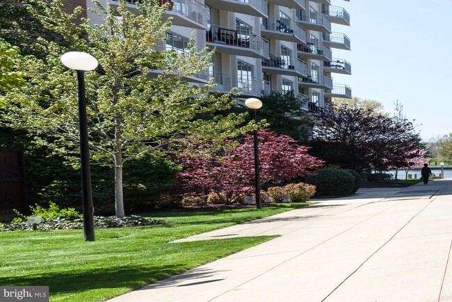 Building Photo - 1425 4th St SW