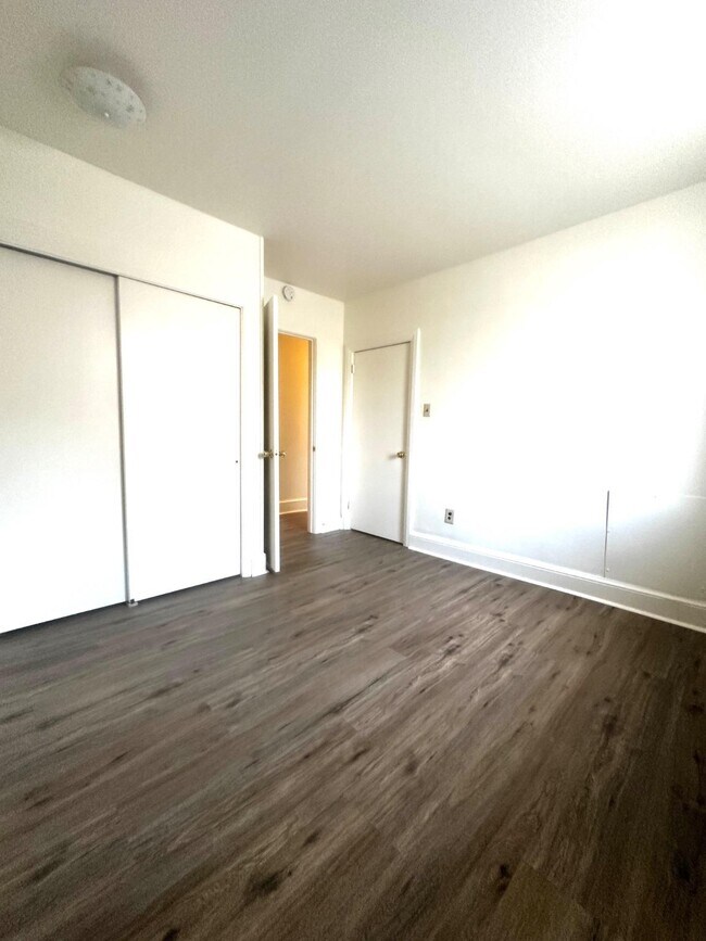 Building Photo - 381 W Ridge Pike