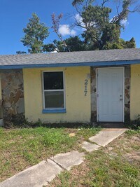 Building Photo - 2/1 DUPLEX