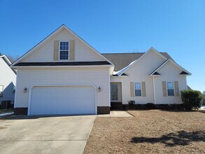 Building Photo - NEW LISTING- 3 bd/ 2 ba located MINUTES from Fort Bragg! Quiet Neighborhood!