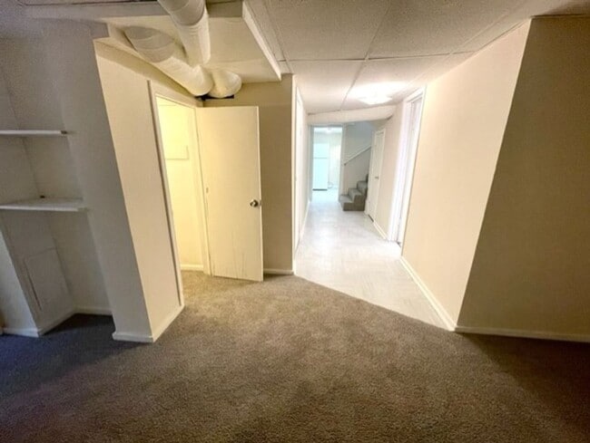 Building Photo - 1 Bedroom Apartment Downtown w/ Bonus Room - Utilities Included!
