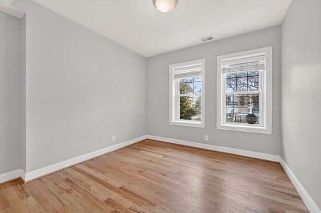 Building Photo - Available Now! Six Minute Walk to Metro, Gorgeous Community!