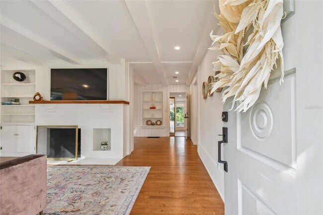 Building Photo - 145 24th Ave SE