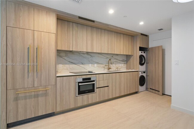 Building Photo - 77 SE 5th St