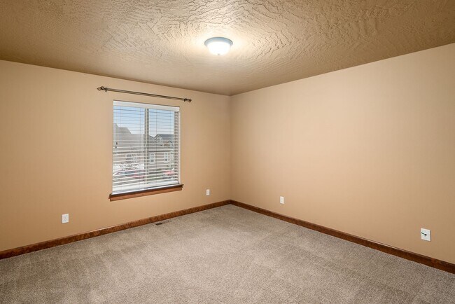 Building Photo - Great Location, Single Family Home, CDA, Pet Friendly