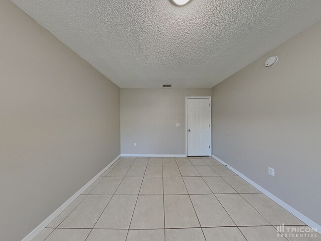 Building Photo - 24 Pineland Ln