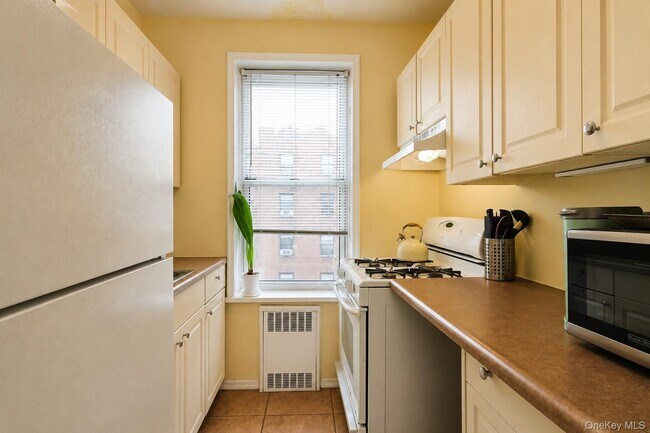 Building Photo - 99-15-99-66 66th Ave