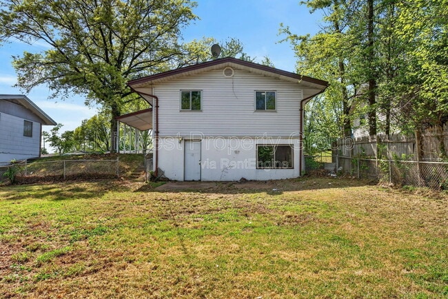 Building Photo - 743 Shepley Dr