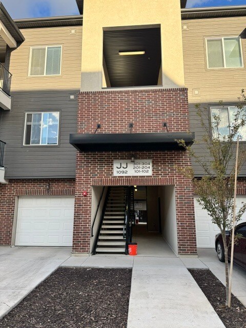 Building Photo - 1092 N Sawtooth Way
