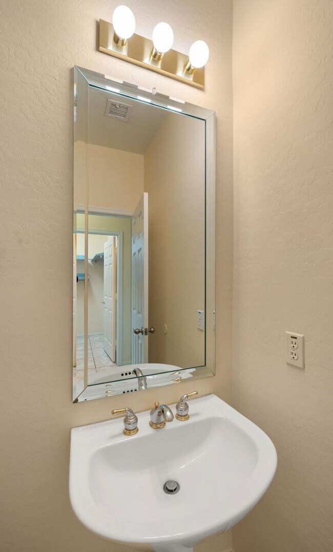 Building Photo - 7798 E Buteo Dr