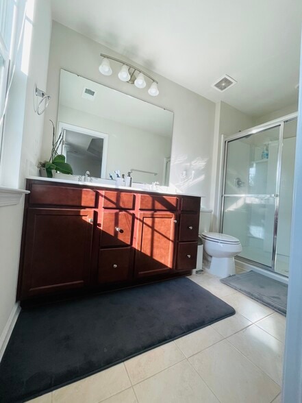 Master Bathroom - 2046 Elm Tree Ct