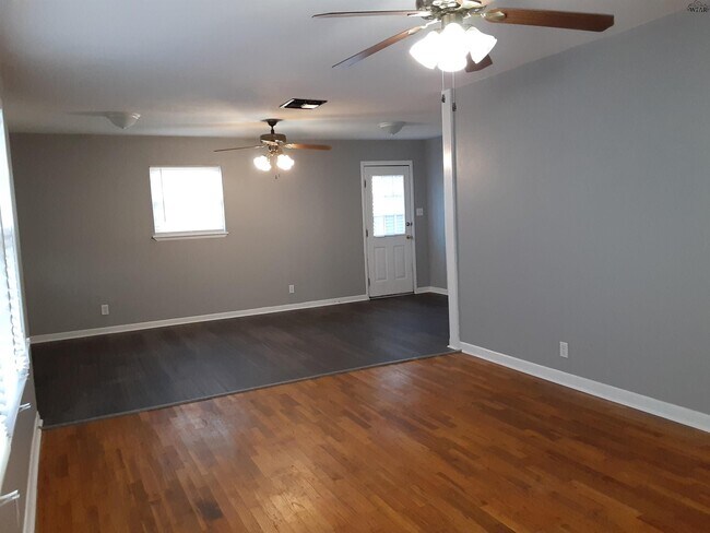 Building Photo - 1214 Glidewell Ave