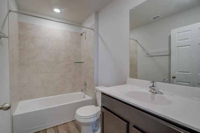Building Photo - 521 Anconia Ct