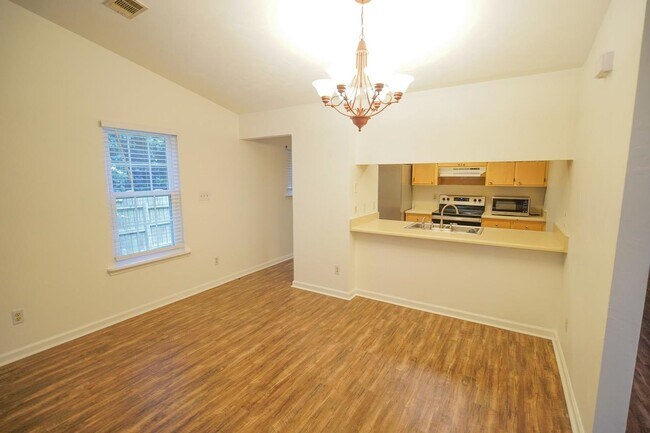 Building Photo - 2418 Ian Dr