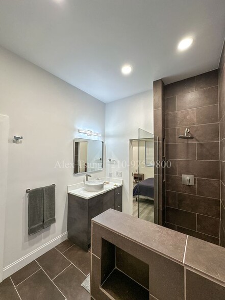 Building Photo - 316 Toledo St