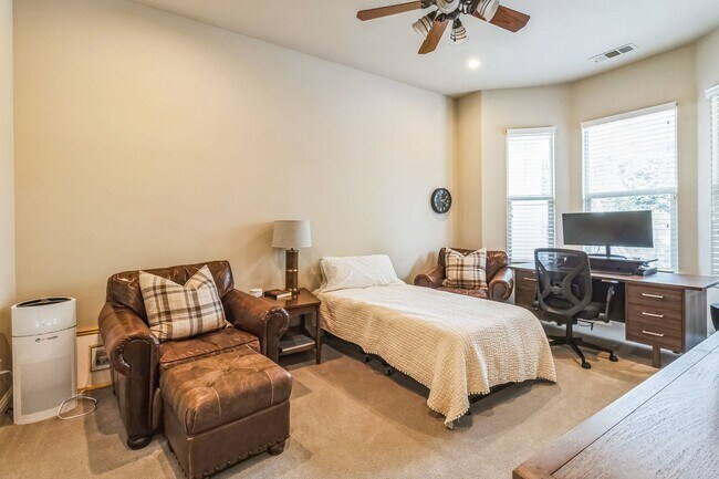 Building Photo - Luxurious Furnished Spanish-Style Home wit...
