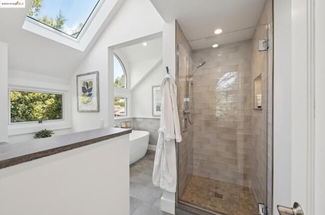 Building Photo - 5980 Harbord Dr
