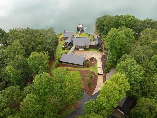 Building Photo - 725 Rocky Point Dr