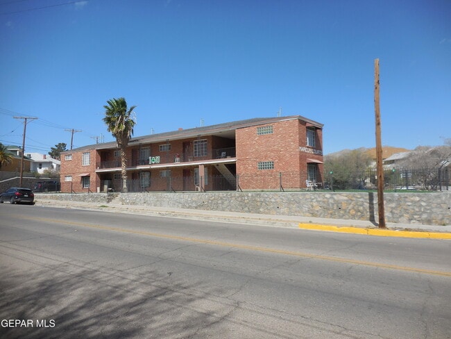 Building Photo - 701 W Yandell Dr