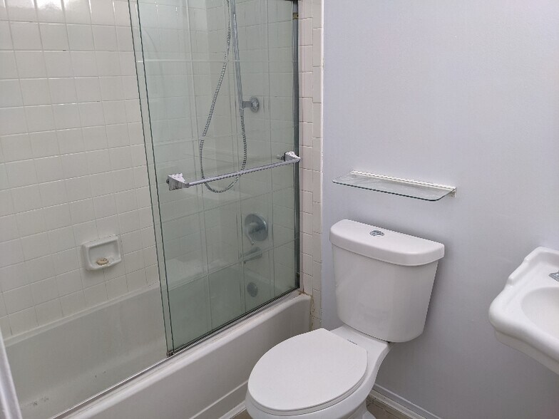 Building Photo - 5806 Bridgetown Ct