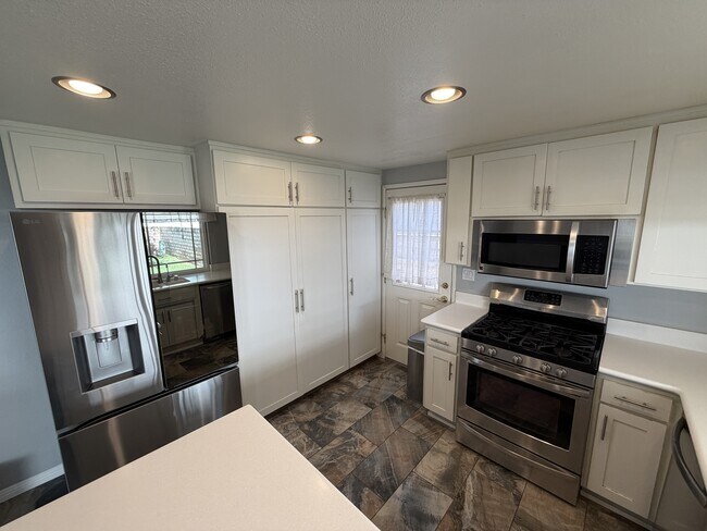 Building Photo - 12461 Vivienda Ave