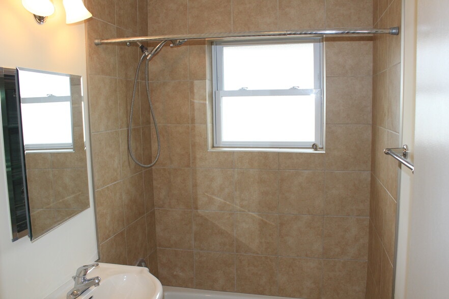 Building Photo - 14437 S Ravinia Ave