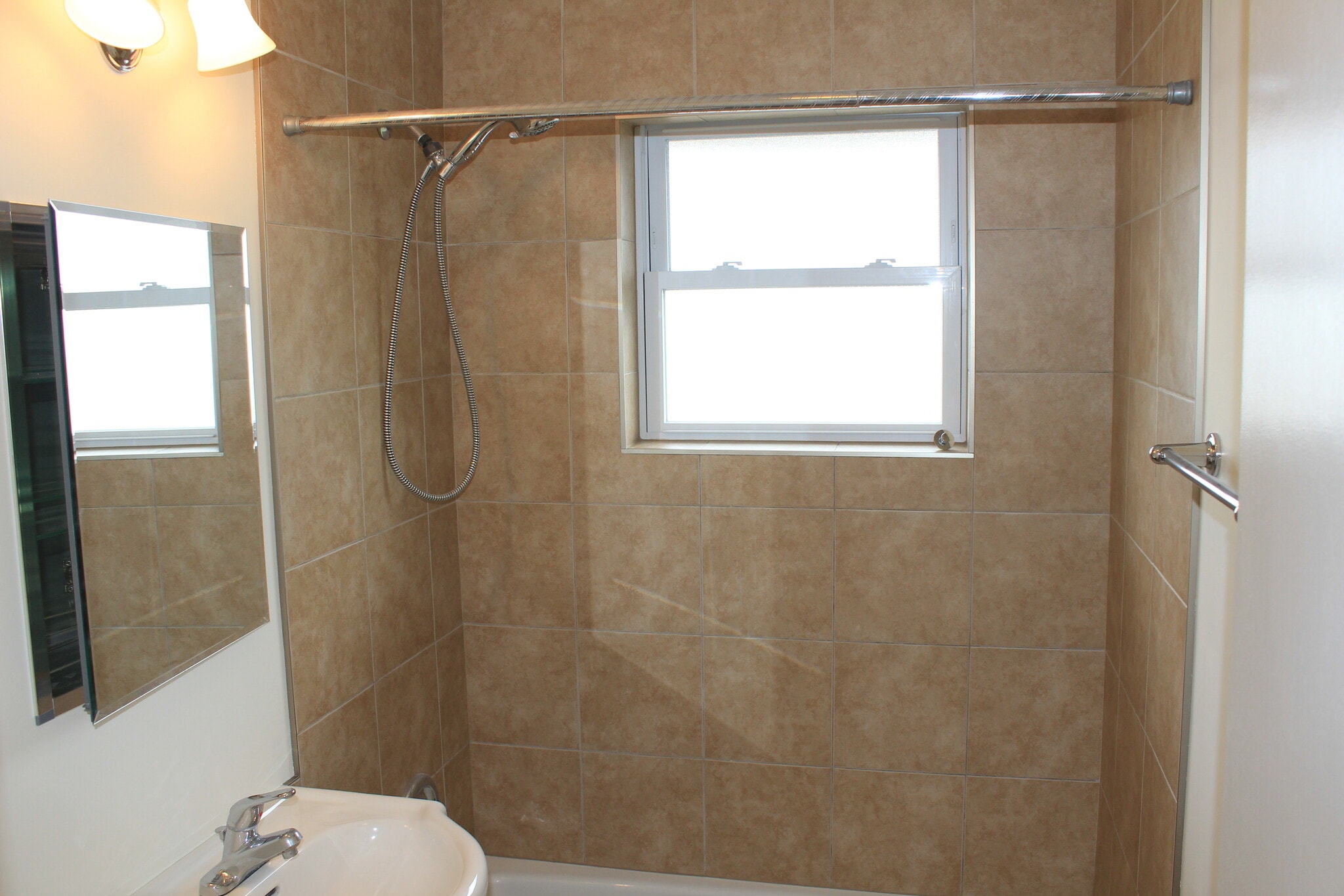 Building Photo - 14437 S Ravinia Ave