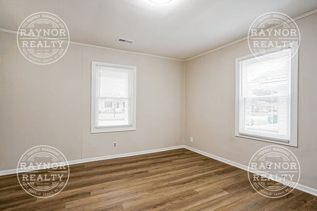 Building Photo - 515 Dale St SW