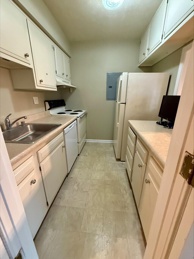 Building Photo - Plymouth Village Apartments