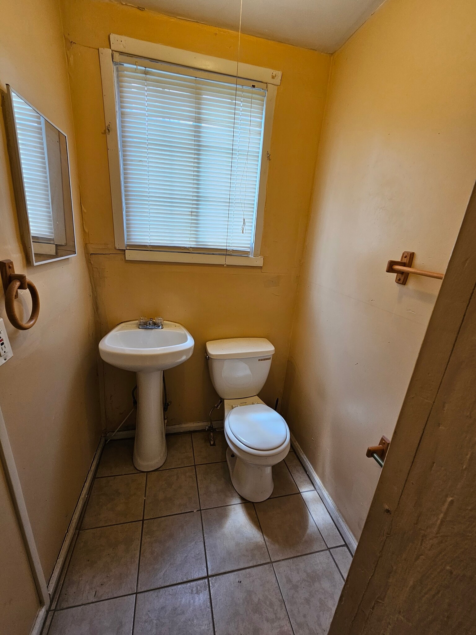 Half bath - 4730 Pimlico Rd