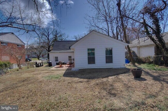 Building Photo - 2924 Virginia Ave