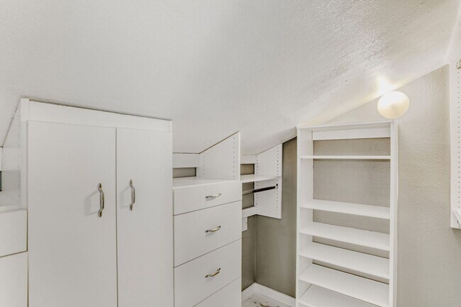 Building Photo - 4Bd/2Ba Bellevue House