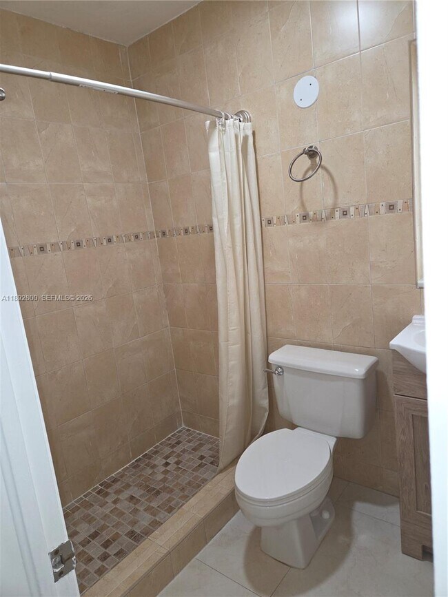 Building Photo - 1690 E 5th Ave