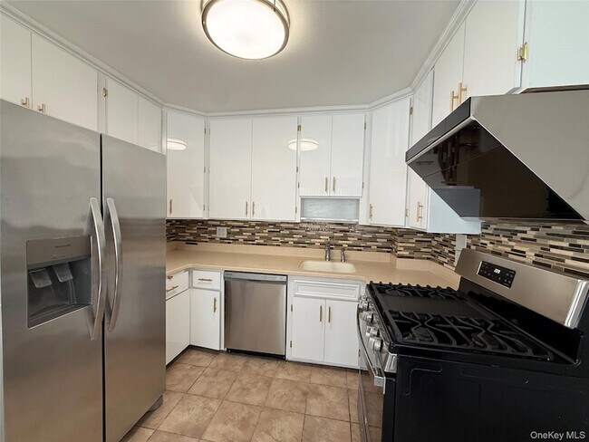 Building Photo - 23-43 120th Street Unit Duplex 1 + BASEMENT