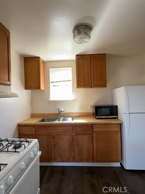 Building Photo - 2435 Lakeshore Blvd