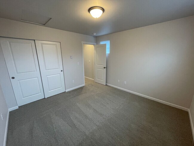 Building Photo - N18