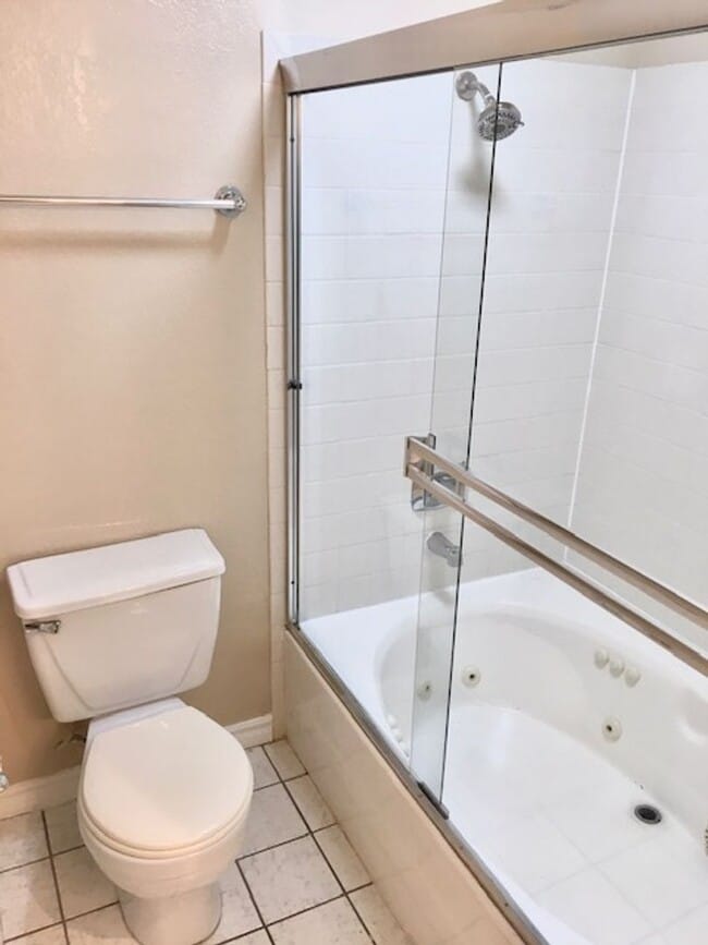 Building Photo - Great 2 bed 2 bath Condo in San Pablo Gate...