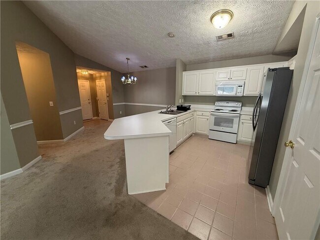 Building Photo - 1001 Holly Dr