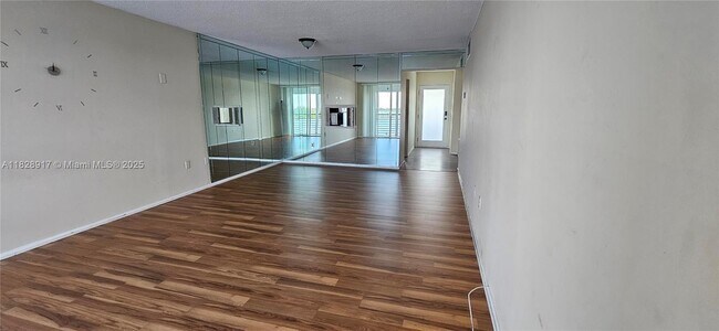 Building Photo - 1175 NE Miami Gardens Dr