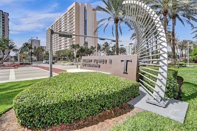 Building Photo - 15901 Collins Ave