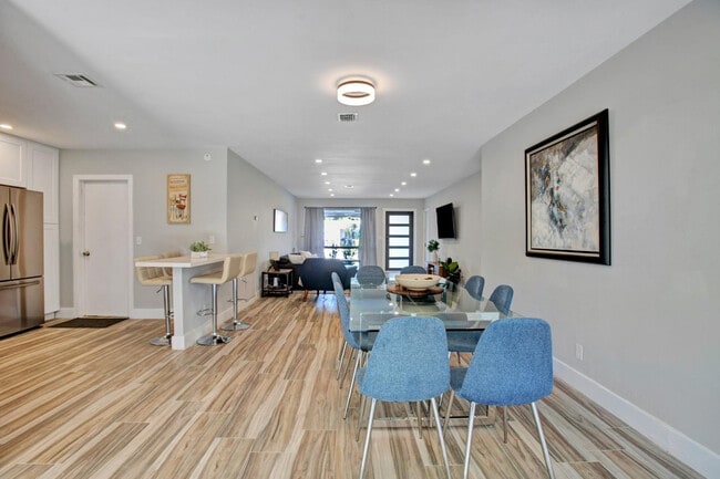 Building Photo - 2632 Madison St