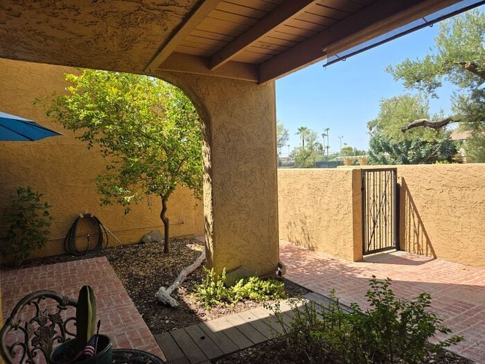 Building Photo - 8422 N Central Ave