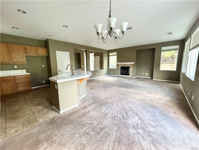 Building Photo - Canyon Hills Home