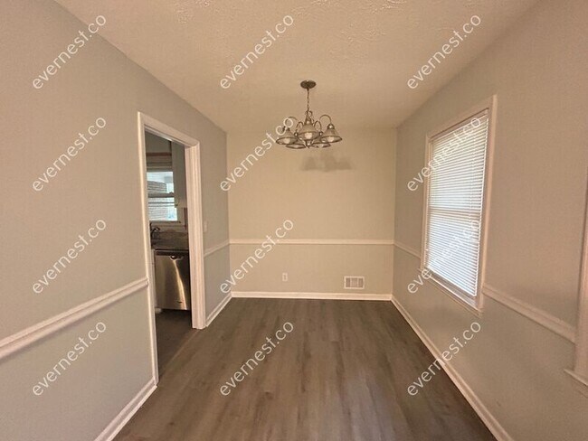 Building Photo - 2690 Lake Harbin Rd