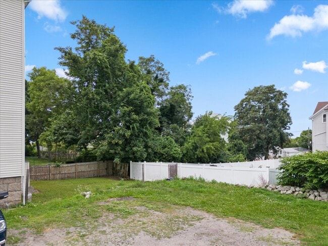 Building Photo - 646 Birch St