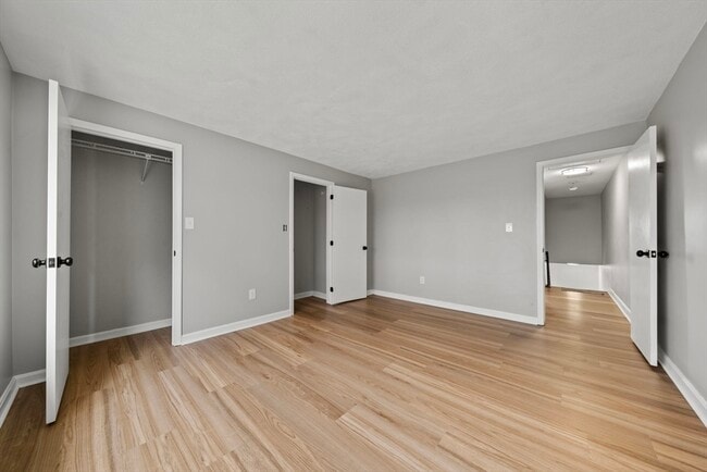 Building Photo - 68 Sterling Ln