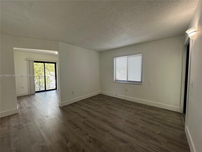 Building Photo - 529 SW 4th St