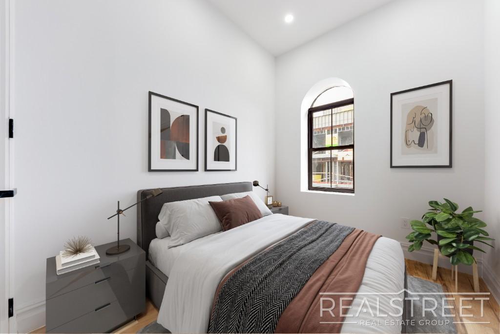 Building Photo - STUNNING TRUE 4 BED 2 BATH IN PRIME BUSHWICK TOWNHOUSE