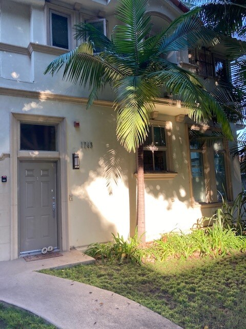 Building Photo - 1243 Franklin St