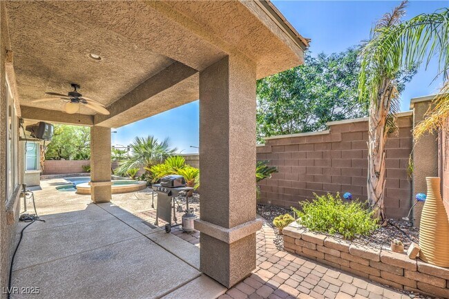 Building Photo - 10227 Sunset Gardens Dr